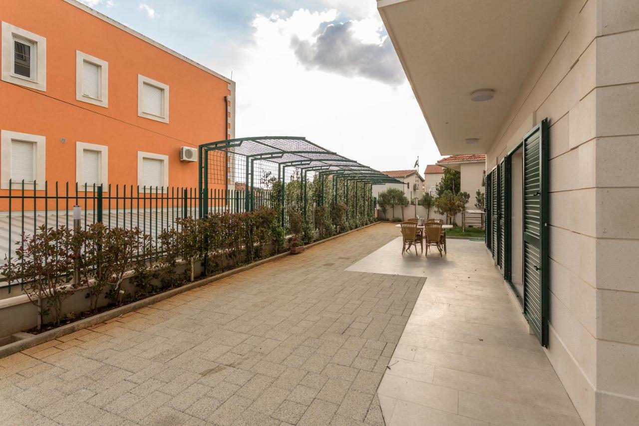 Villa Flores روغوزنيكا المظهر الخارجي الصورة