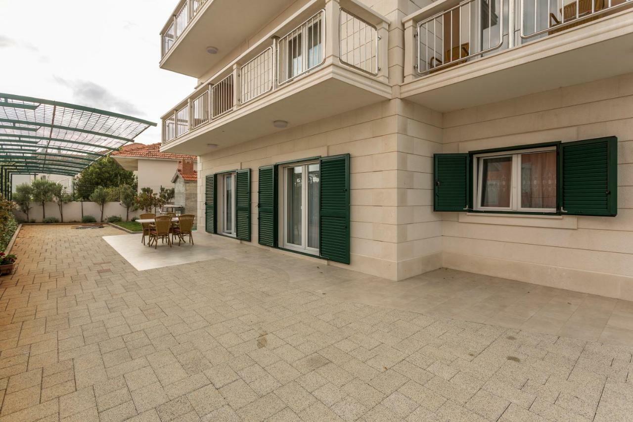 Villa Flores روغوزنيكا المظهر الخارجي الصورة